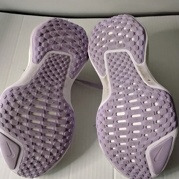 Nike Women's ZoomX Invincible Run 3 Wide Shoes - Picture 9 of 9